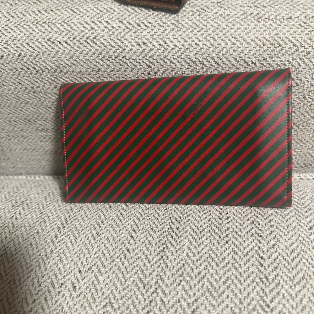 Vintage Gucci Red and Green Striped Wallet - Picture 2 of 7